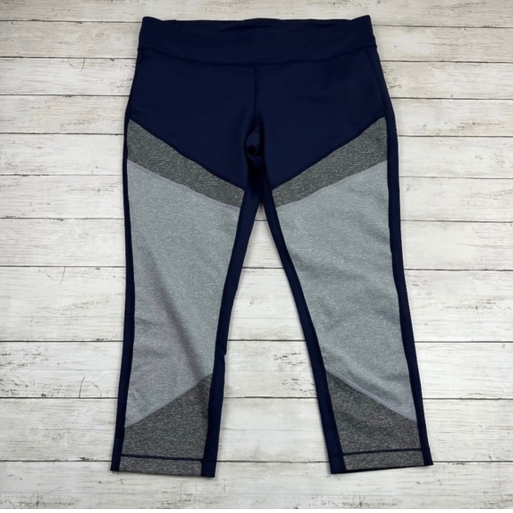 EUC UNDER AMOUR  LEGGINGS .
